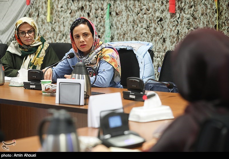 نشست نقد و بررسی کتاب فاتحان آسمان