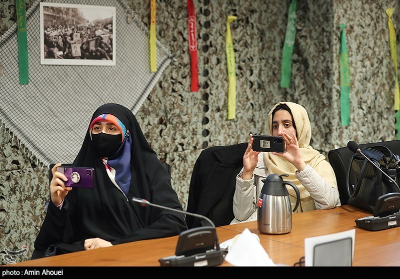 نشست نقد و بررسی کتاب فاتحان آسمان