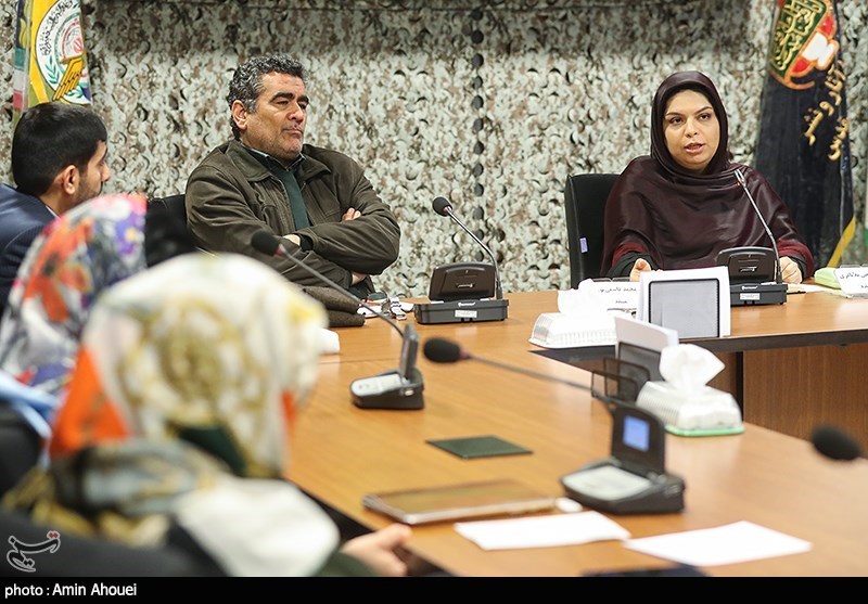 نشست نقد و بررسی کتاب فاتحان آسمان