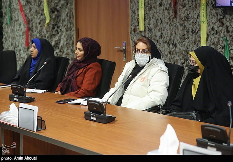 نشست نقد و بررسی کتاب فاتحان آسمان