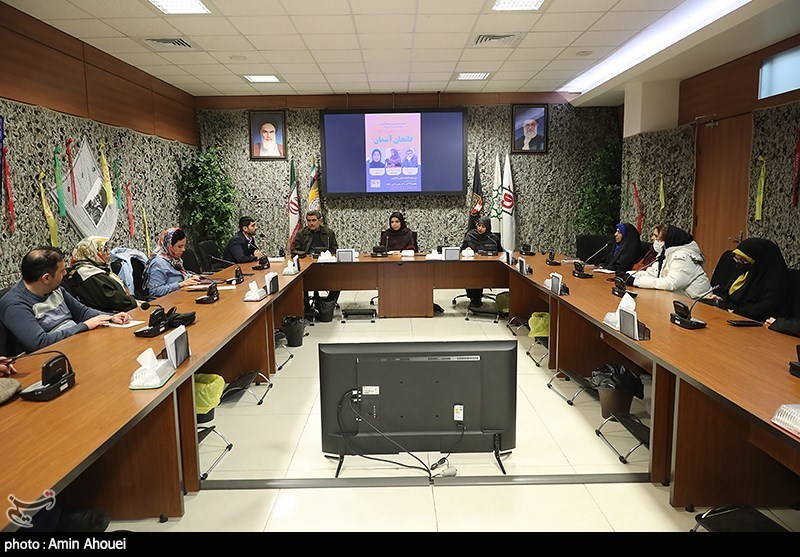 نشست نقد و بررسی کتاب فاتحان آسمان