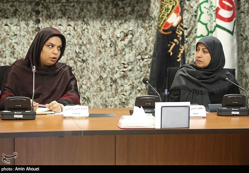 نشست نقد و بررسی کتاب فاتحان آسمان