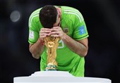 دروازه‌بان تیم ملی اوکراین: دوست ندارم مثل امیلیانو مارتینس رفتار کنم