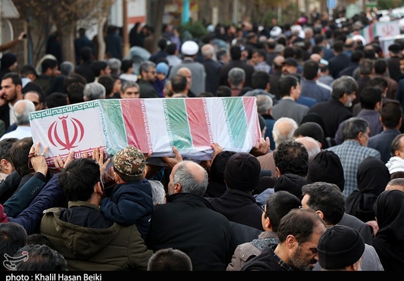 تشییع و تدفین 15 شهید گمنام در استان یزد