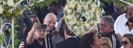 ادسون آرانتس دو ناسیمیونتو | پله , فدراسیون بین‌المللی فوتبال (فیفا) , جانی اینفانتینو , 