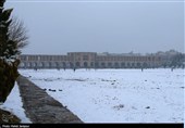 روایت زیبای برف بر پل خواجو/اصفهان پس از سال‌ها سفیدپوش شد+فیلم