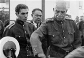 کیش پهلوی؛ رقابت پدر و پسر برای بخشش خاک ایران