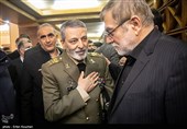 امیر عبدالرحیم موسوی فرمانده کل ارتش و امیر محمدحسین دادرس جانشین فرمانده کل ارتش در  مراسم ختم پدر حسین یکتا