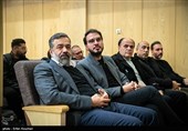 محمود کریمی مداح و حامد شاکرنژاد قاری قرآن در مراسم ختم پدر حسین یکتا