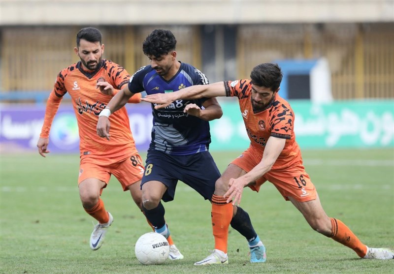 فوتبال , لیگ برتر فوتبال , تیم فوتبال آلومینیوم اراک , تیم فوتبال صنعت نفت آبادان , تیم فوتبال پیکان تهران , تیم فوتبال مس کرمان ,