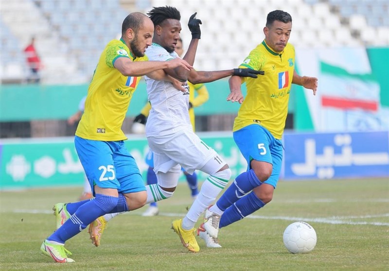 فوتبال , لیگ برتر فوتبال , تیم فوتبال آلومینیوم اراک , تیم فوتبال صنعت نفت آبادان , تیم فوتبال پیکان تهران , تیم فوتبال مس کرمان ,