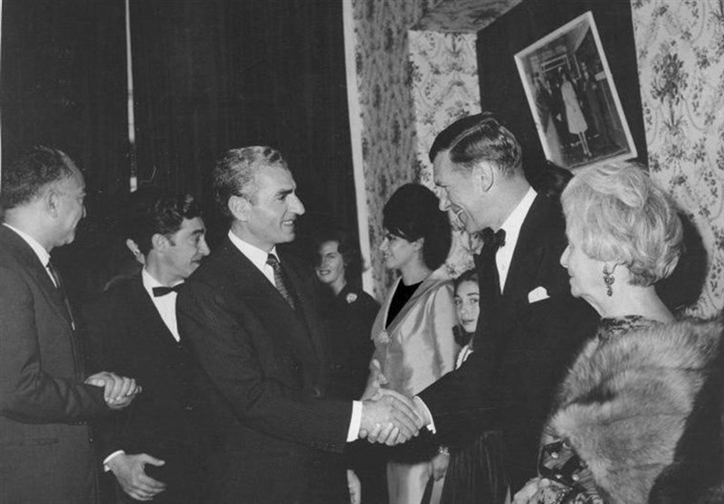 محمدرضا پهلوی در تمام دوران حکومتش بازیچه دست بیگانگان بود