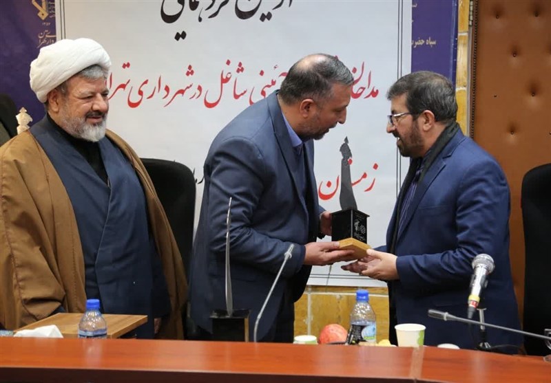 مداحان می‌توانند در مسائل اقتصادی شهرداری نقش‌آفرینی داشته باشند