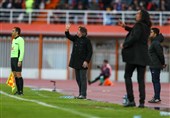 مومنی: حرکت مربی مس در شأن نیمکت کرمانی‌ها نبود/ رفتار ساپینتو ضد ارزش و فرهنگ نیست!