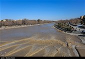 جاری شدن آب در زاینده رود