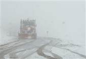 رهاسازی 100 دستگاه خودروی گرفتار در برف محور قوچان به درگز