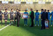 حاشیه دیدار سپاهان - زنیت|تشویق زنیت و شعار علیه پرسپولیس / بازیکن سابق بارسلونا سوژه نقش جهان شد + عکس