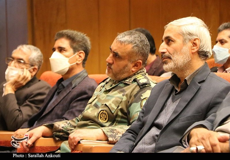 استان کرمان , حماسه و پایداری , ادبیات مقاومت , 