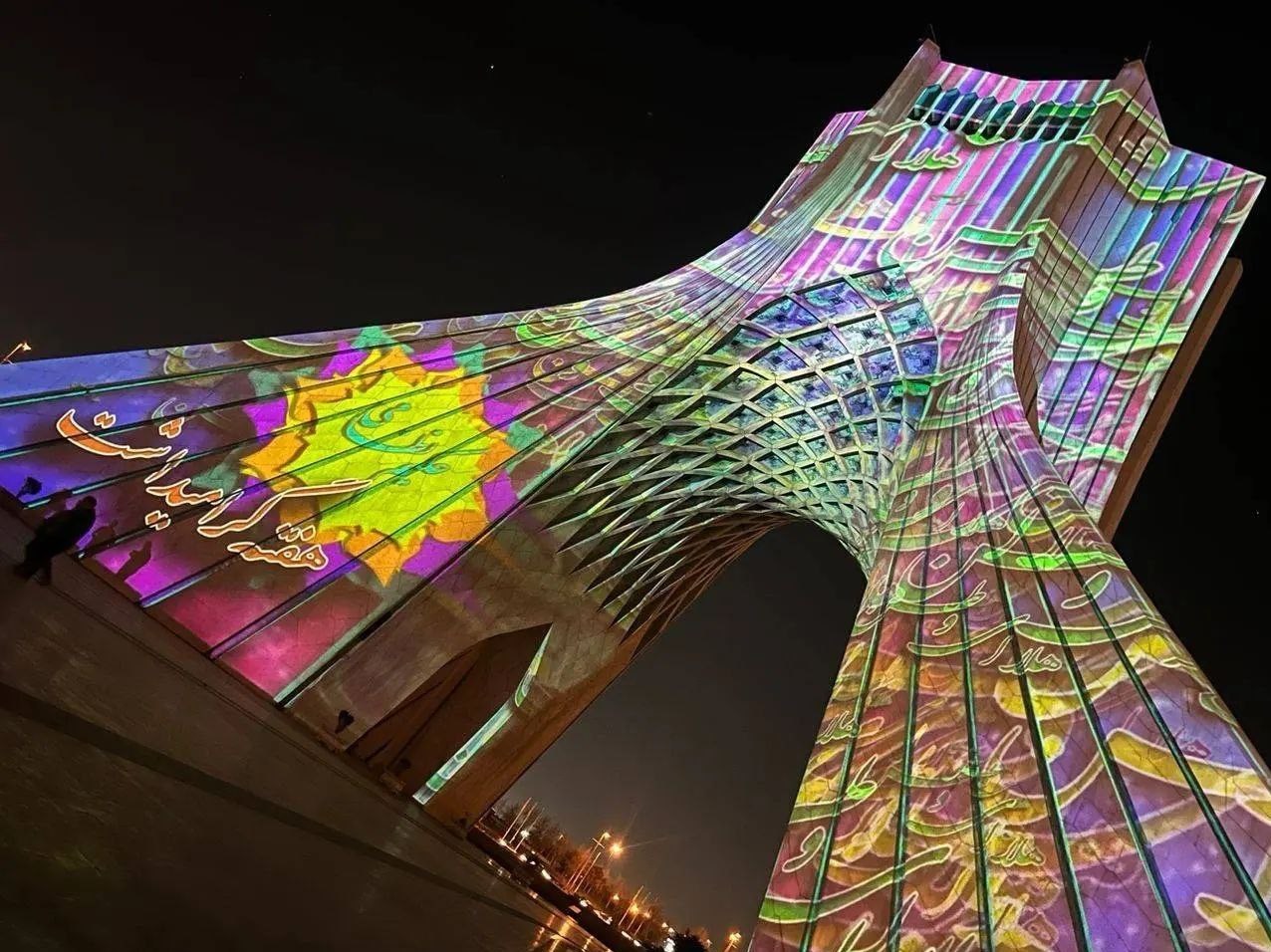 شاعر , سالن برج آزادی , 