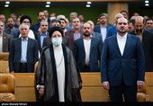  سید ابراهیم رئیسی رئیس‌جمهور و محسن منصوری معاون اجرایی رئیس‌جمهور در همایش مدیران سراسر کشور 