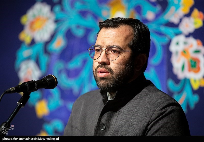 علی فروزانفر معاون هنری حوزه هنری در نشست خبری هفته هنر انقلاب اسلامی