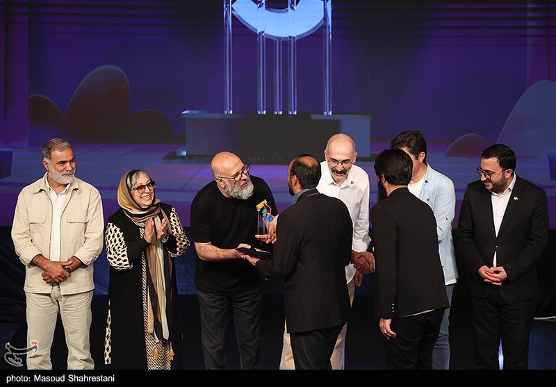 تلویزیون , صدا و سیما , شبکه کودک , برنامه کودک و نوجوان , بازیگران , کانون پرورش فکری , 