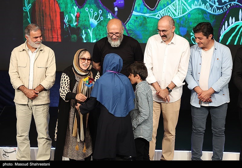 تلویزیون , صدا و سیما , شبکه کودک , برنامه کودک و نوجوان , بازیگران , کانون پرورش فکری , 