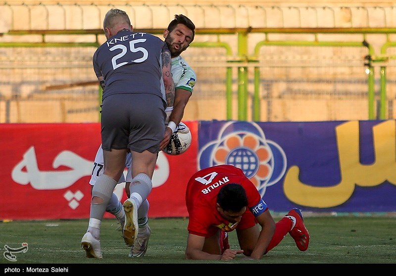 تیم فوتبال ذوبآهن اصفهان , قاسم حدادیفر , محرم نویدکیا , تیم فوتبال سپاهان اصفهان ,