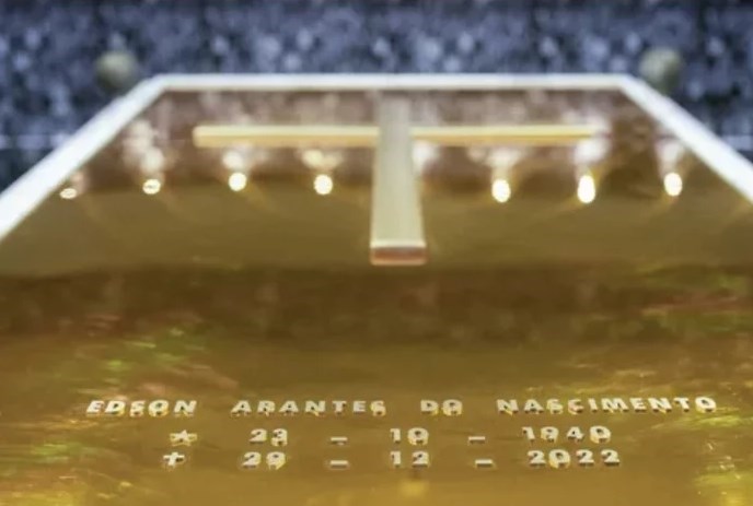 ادسون آرانتس دو ناسیمیونتو | پله , 