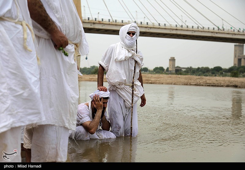 غسل تعمید کودکان مندایی در اهواز