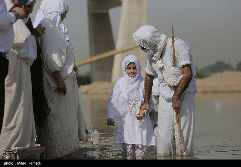 غسل تعمید کودکان مندایی در اهواز
