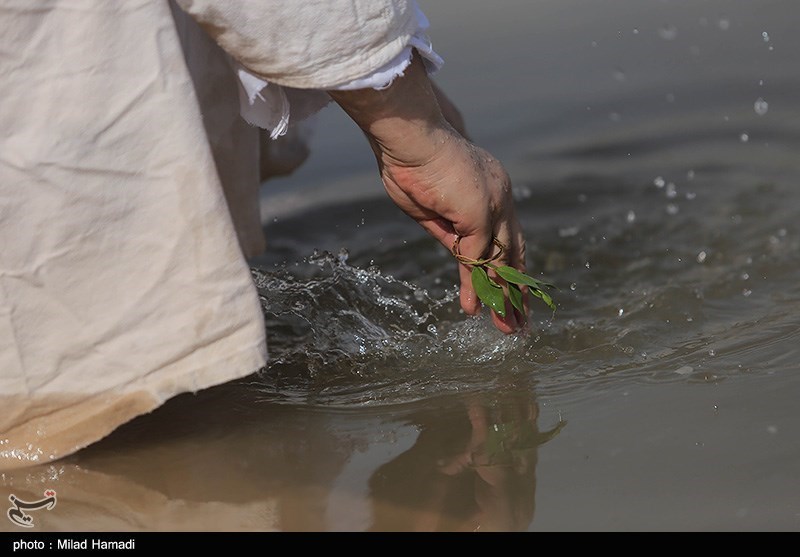 غسل تعمید کودکان مندایی در اهواز