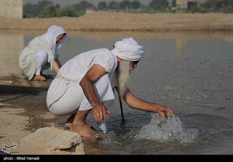 غسل تعمید کودکان مندایی در اهواز