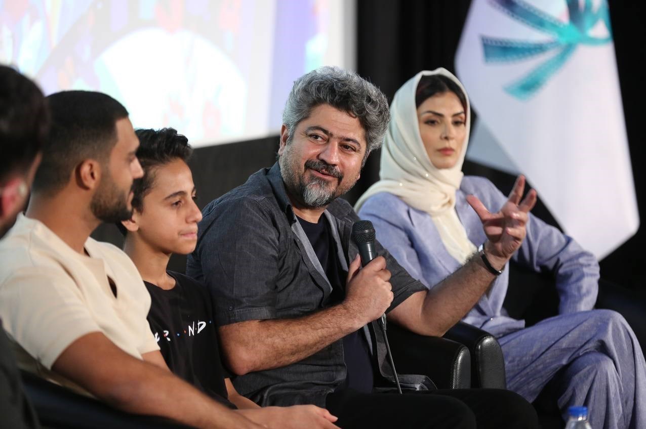 سخنان عجیب سازنده "هوک" درباره کارخانه‌های تعطیل شده در سیستان و بلوچستان/ کارگردان "در آغوش درخت" استادش را معرفی کرد! + فیلم