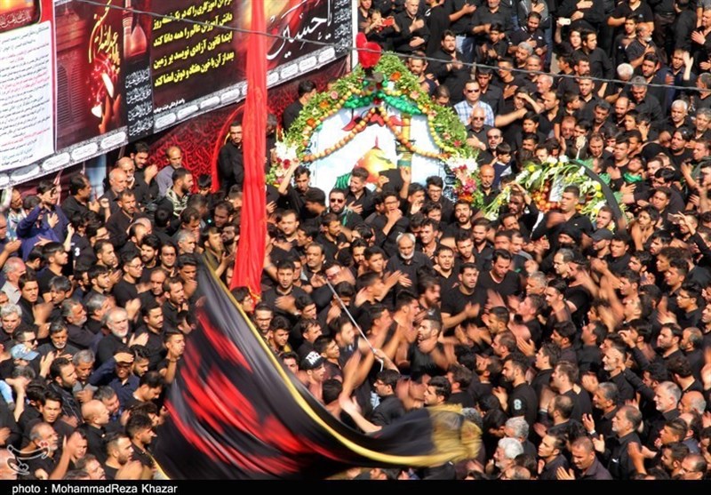 «نخل‌گردانی» آیین عزاداری 100 ساله در جهادیه‌+فیلم و عکس
