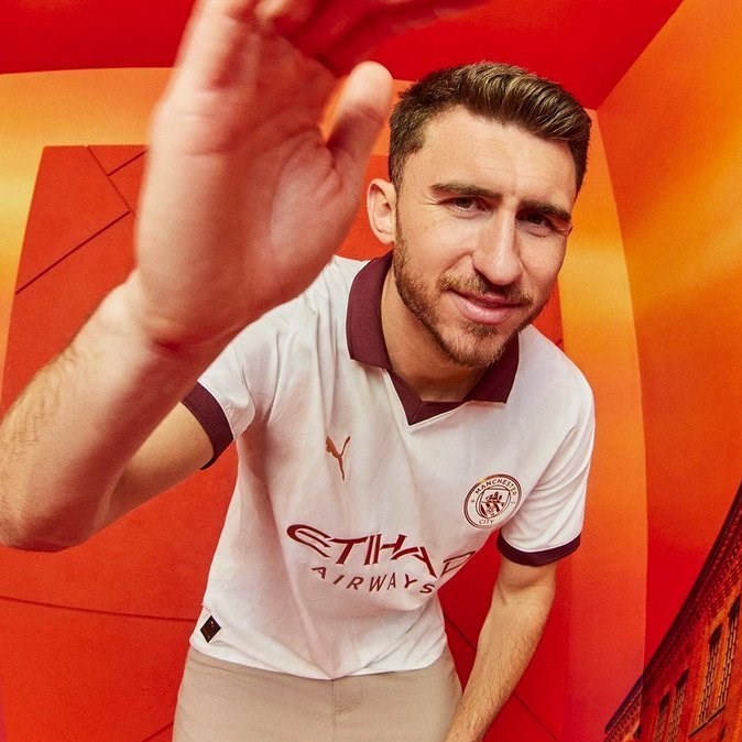 تیم فوتبال منچسترسیتی انگلیس , لیگ برتر فوتبال انگلیس , پپ گواردیولا , تیم فوتبال برنلی انگلیس , 