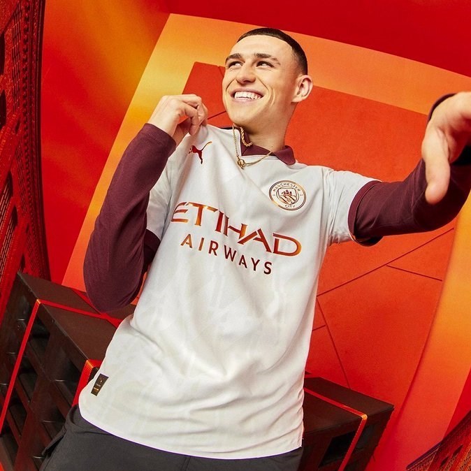 تیم فوتبال منچسترسیتی انگلیس , لیگ برتر فوتبال انگلیس , پپ گواردیولا , تیم فوتبال برنلی انگلیس , 