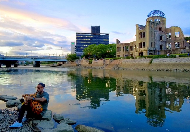 اهدای تندیس شهید دریاقلی به شهردار هیروشیما