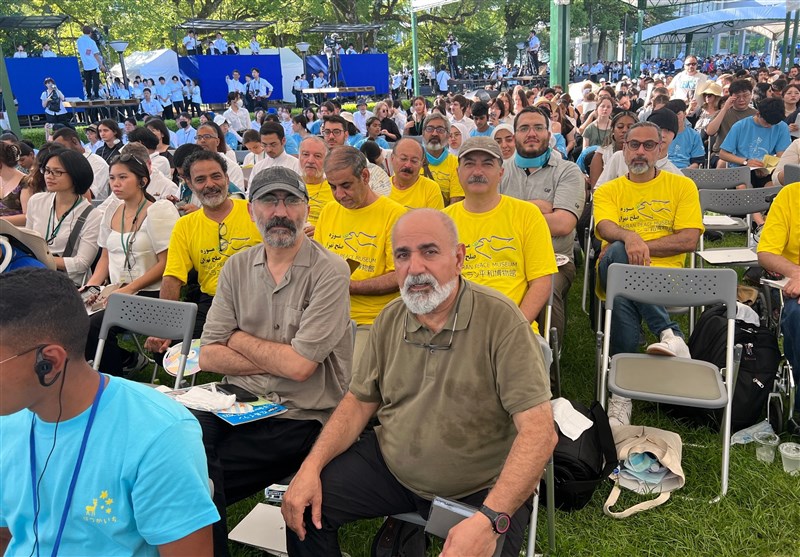 اهدای تندیس شهید دریاقلی به شهردار هیروشیما