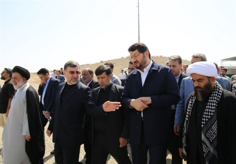 افتتاح 2900 واحد نهضت ملی مسکن کردستان‌/ بذرپاش کلید واحدها را تحویل متقاضیان داد