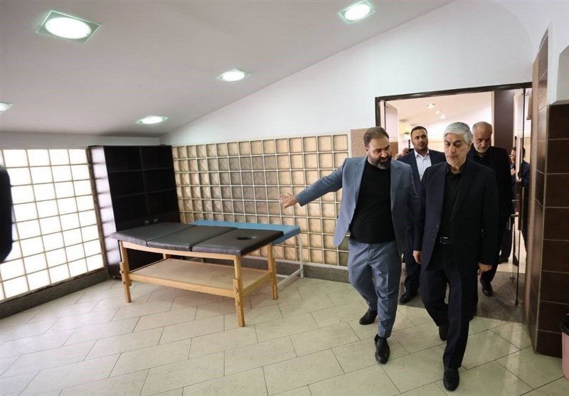 فوتبال , کیومرث هاشمی , وزارت ورزش و جوانان , ورزشگاه آزادی , 