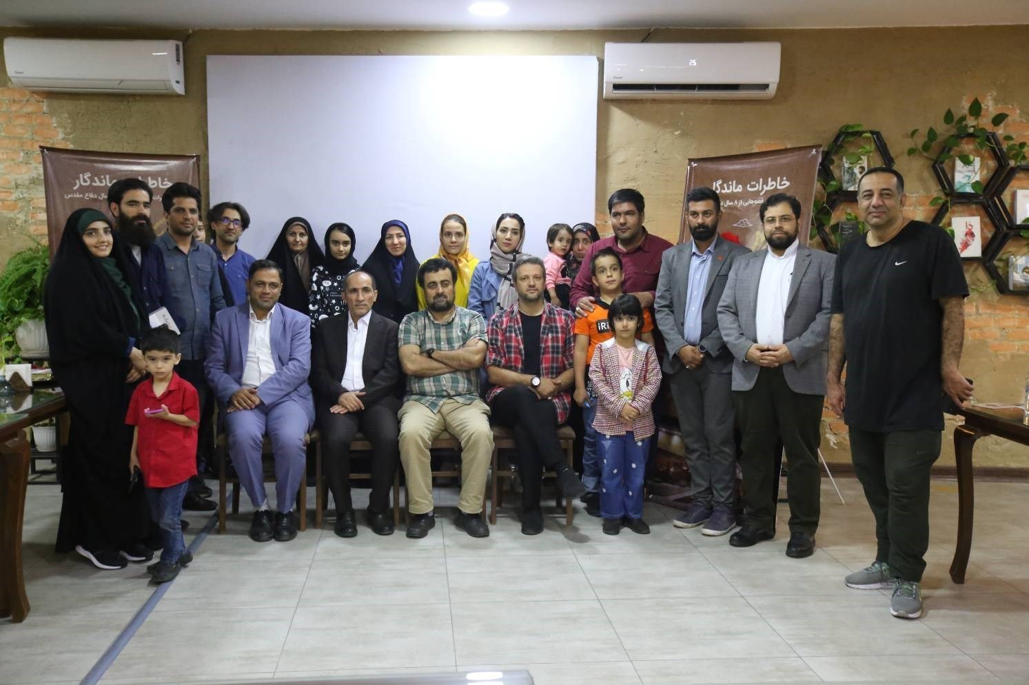 ادبیات دفاع مقدس , نویسندگان , ادبیات مقاومت , ادبیات پایداری , هفته دفاع مقدس , 