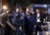 شب سینمایی سوره با تجلیل از سه بزرگ سینما/ محمد معتمدی یک قطعه به آتیلا پسیانی تقدیم کرد + عکس
