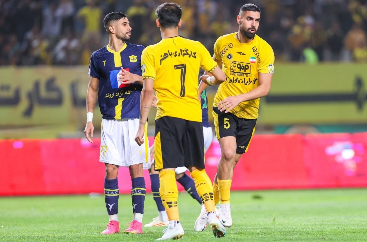 تیم فوتبال سپاهان اصفهان , تیم فوتبال صنعت نفت آبادان , 