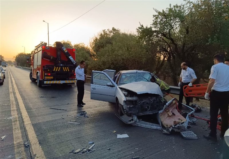 تصادف مهیب تریلی با خودروی سواری در قزوین + فیلم و تصاویر