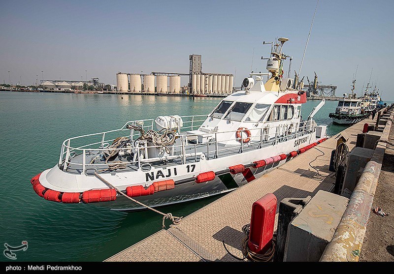 پهلوگیری یک کشتی حامل ‌13هزار و 500 تن نهاده دامی در بندر امام خمینی(ره)