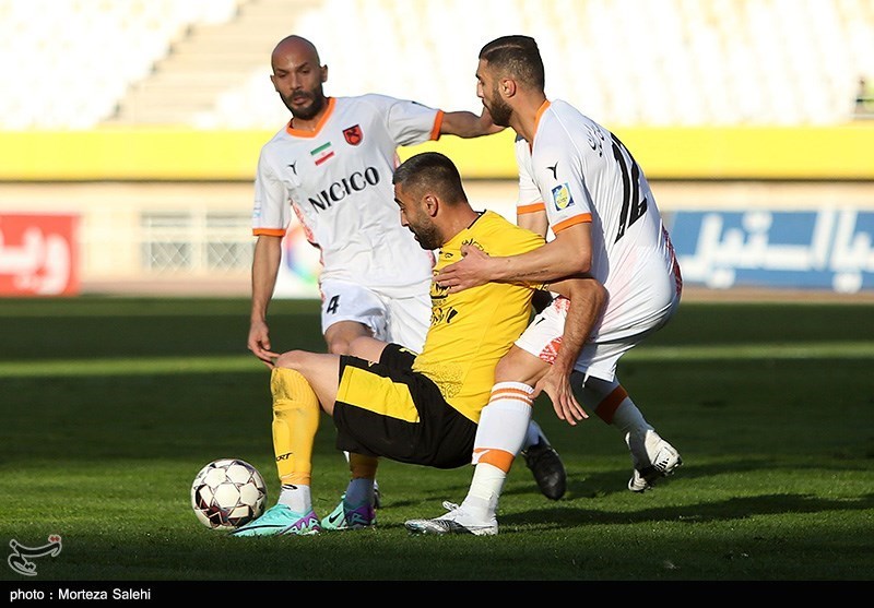 لیگ برتر فوتبال , تیم فوتبال آلومینیوم اراک , تیم فوتبال پرسپولیس , تیم فوتبال نساجی مازندران , تیم فوتبال پیکان تهران , تیم فوتبال ذوبآهن اصفهان , تیم فوتبال ملوان بندرانزلی , یحیی گلمحمدی , اوسمار ویرا ,