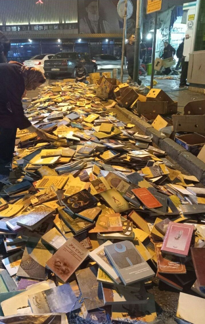 قاچاق کتاب , 