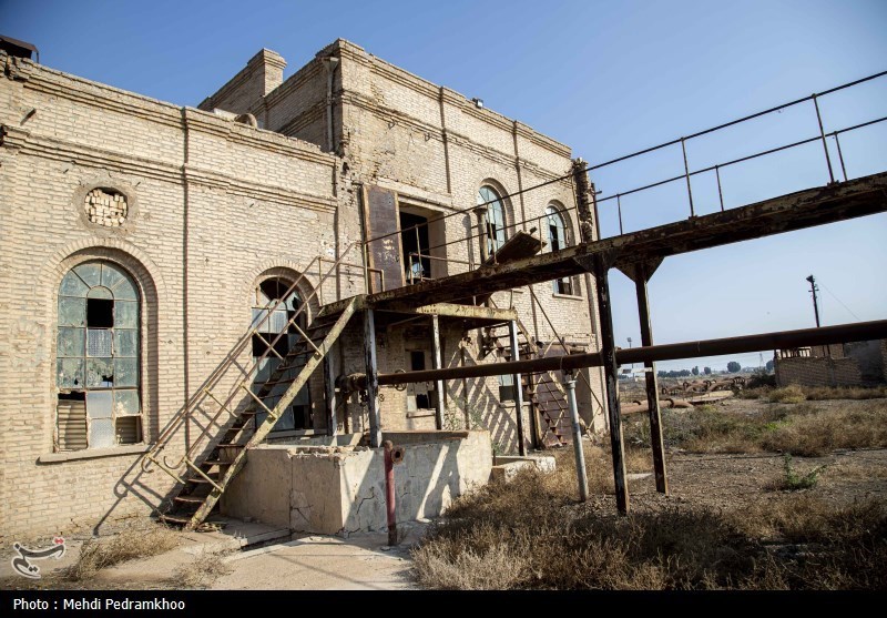 تلمبه خانه دارخوین در دوران جنگ به عنوان قرارگاه و پادگان مورد استفاده قرار گرفت و پس از جنگ به عنوان لوکیشن فیلم های مرتبط با دفاع مقدس استفاده شد که مهمترین آنها سکانس های پایانی سریال 