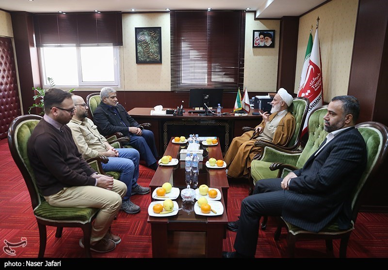 حضور آیت الله  عراقی در خبرگزاری تسنیم